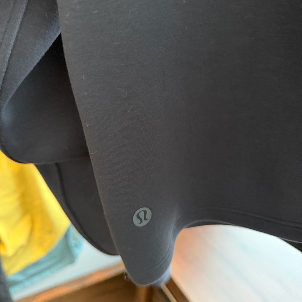 Lululemon Twist Back-to-Front Pullover - Picture 6 of 9